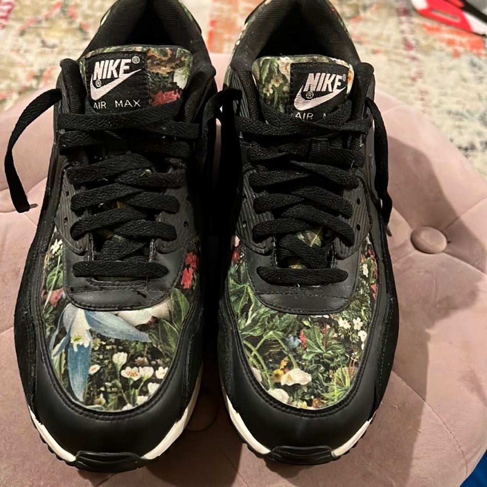 Spring Garden Nike Air Max - Womens size 12- Unique!!